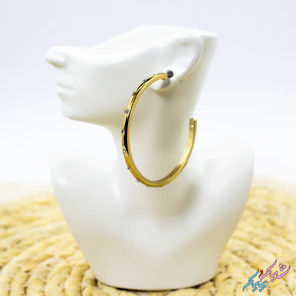 Earrings-21-2.webp گوشواره میخی حلقهای تمام نگین؛ مدل وارداتی درخشان با قفل میخی