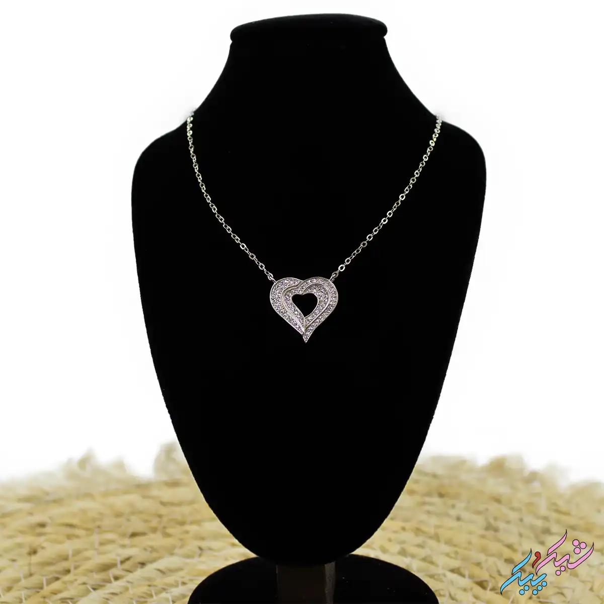 silver-Necklace-5-1.webp گردنبند نقره ۹۲۵ طرح قلب در قلب فول نگین